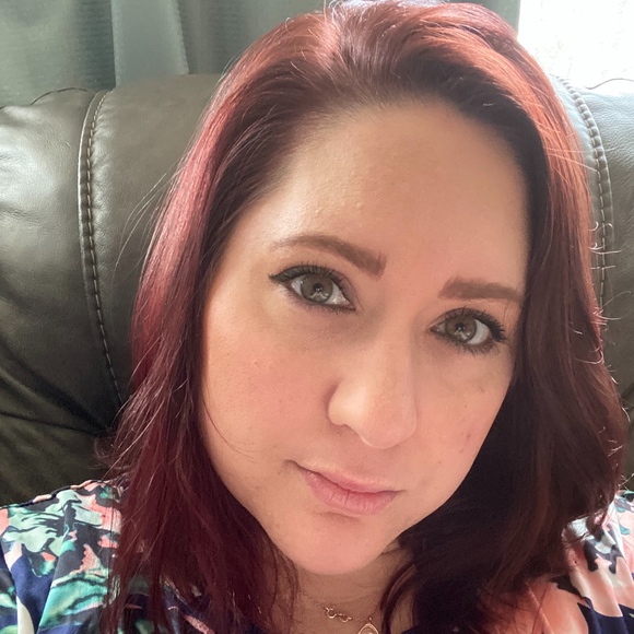 Meet your Posher, Katie - Picture 1 of 1